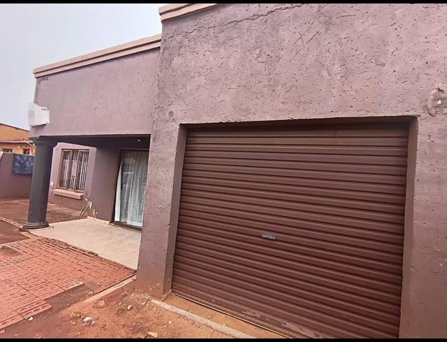 3 BEDROOM HOUSE FOR SALE IN EMANGWENI